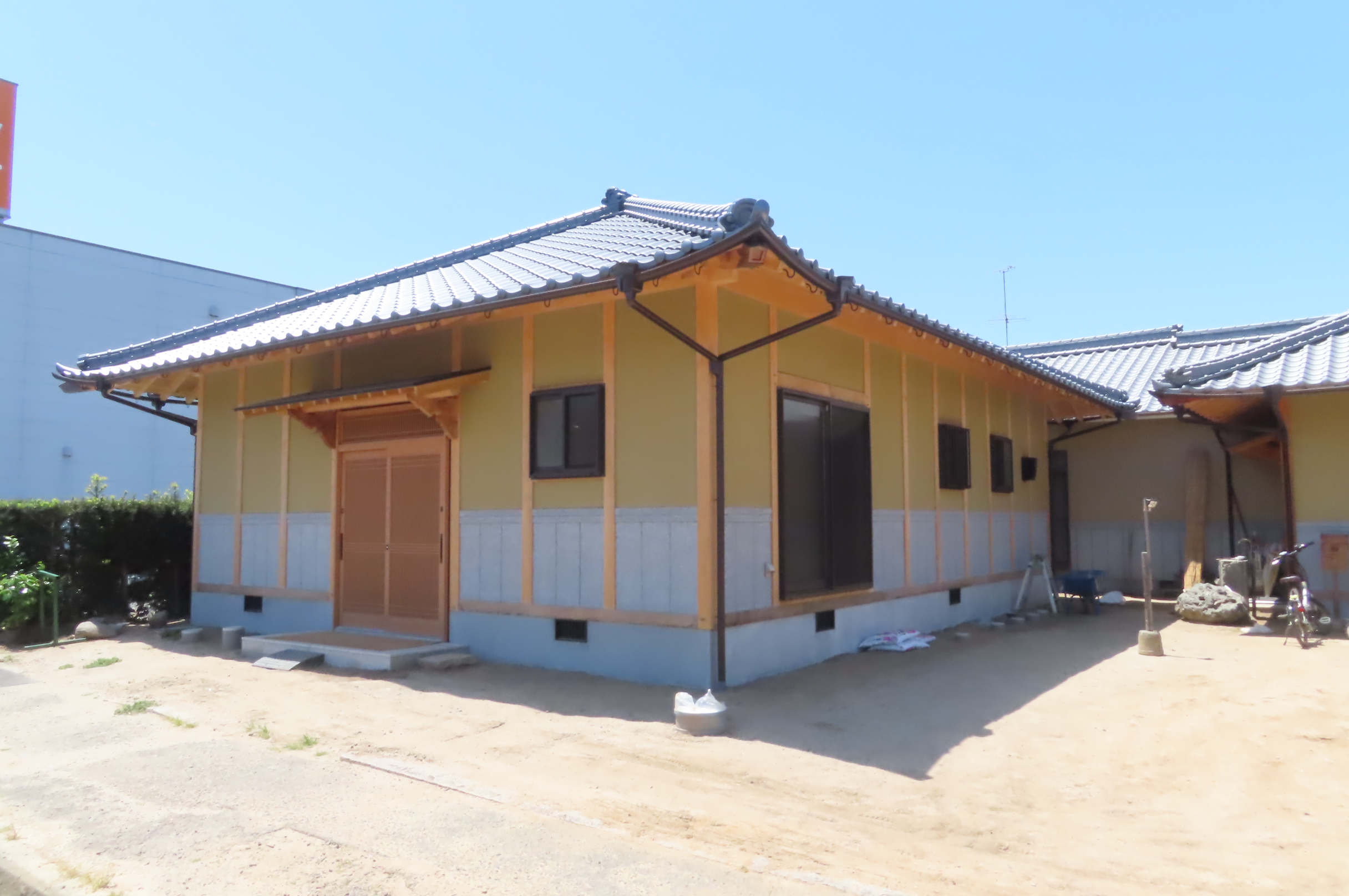 愛媛・松山市 平屋注文住宅の外観|瓦屋根・漆喰壁の自然素材の家