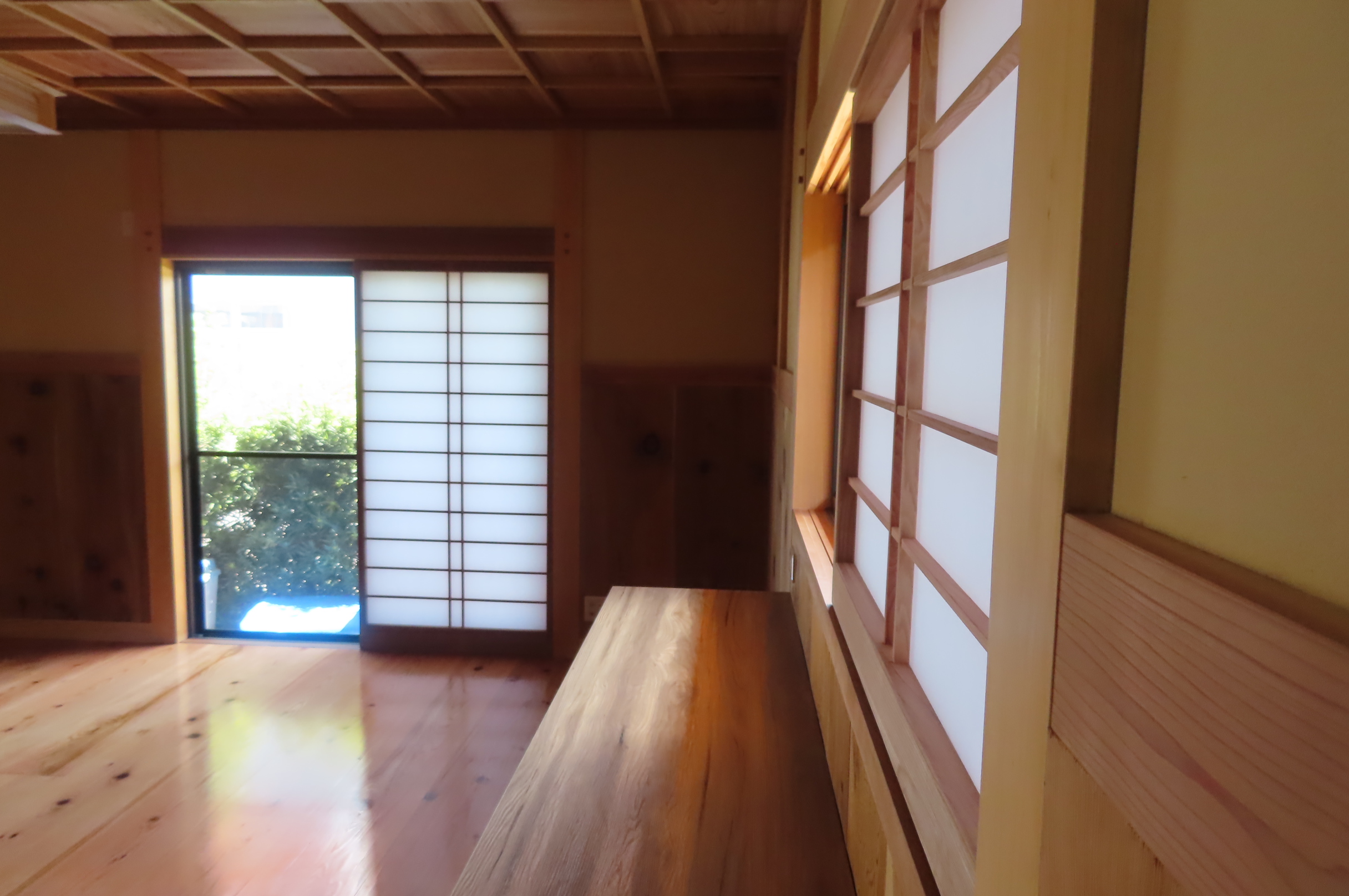 愛媛・松山市 平屋注文住宅｜無垢ヒノキの床と障子が作るLDK空間